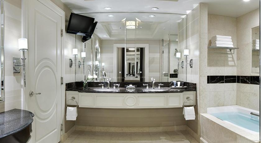 Image of Premium King Suite 2