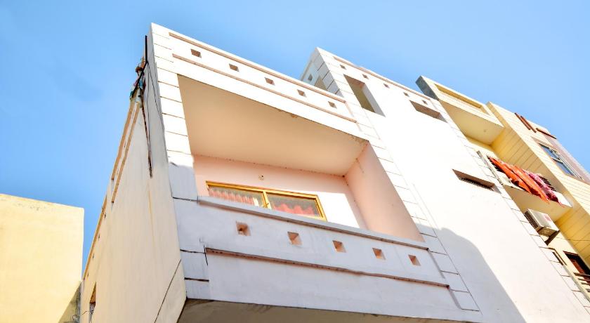 OYO 40306 White House