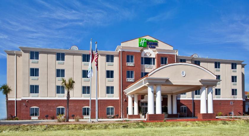 Holiday Inn Express Hotel & Suites Moultrie photo