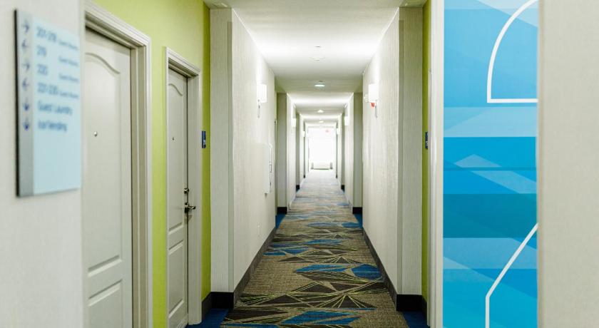 Holiday Inn Express Hotel & Suites Greenville photo