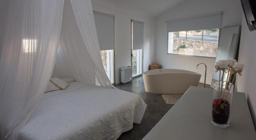 La Maga Rooms