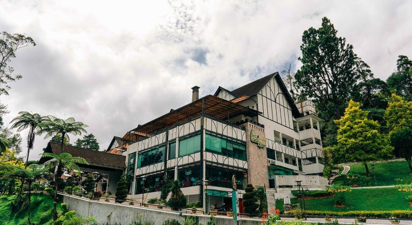 a large building with a clock on the front of it, Casa De La Rosa Hotel in Cameron Highlands