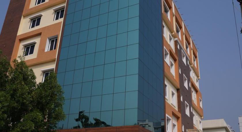 Hotel Chandana Square photo