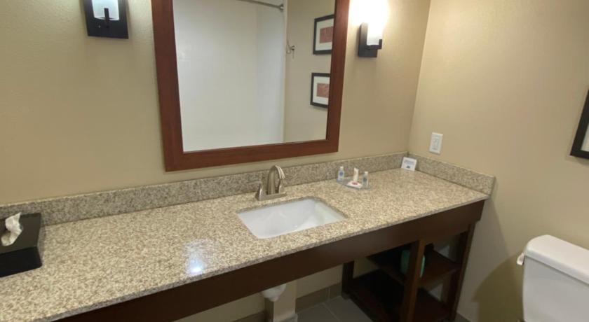 Comfort Suites West Omaha