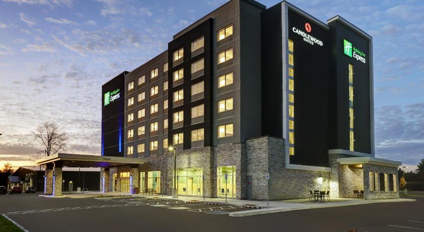 Holiday Inn Express Kingston West