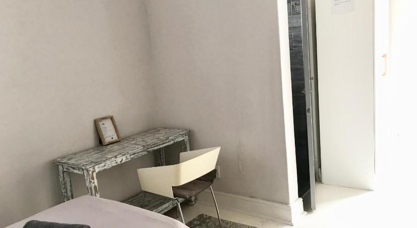 MOY Guesthouse & Backpackers photo