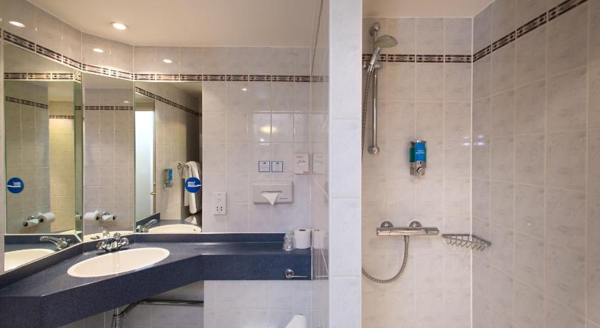 Image of Standard Room with Free Hot Breakfast 2