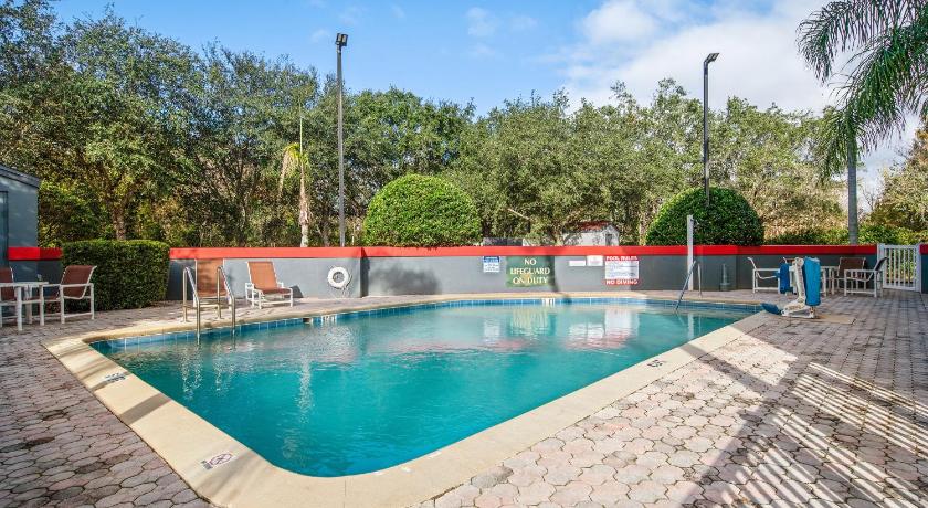 OYO Townhouse Orlando West photo