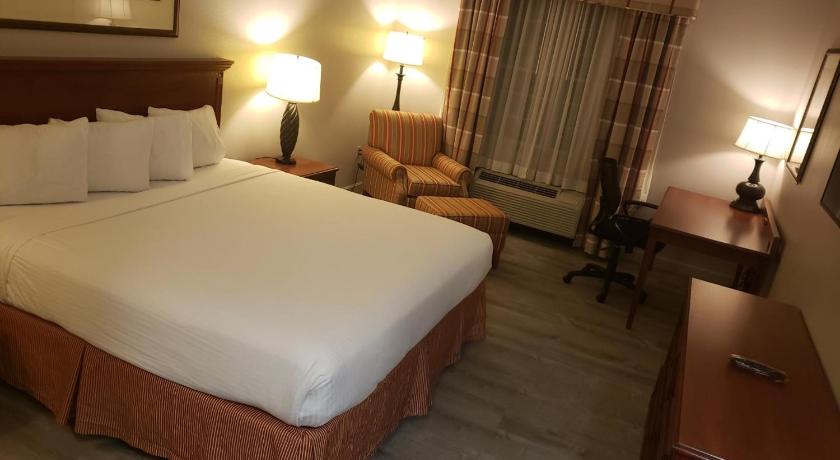 Country Inn & Suites by Radisson, Manchester Airport, NH