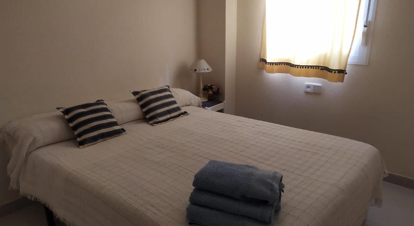 ACOGEDOR APARTAMENTO A 100 M. DE PINARES Y PLAYA photo