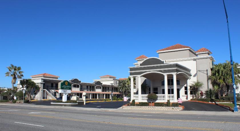 La Quinta Inn & Suites by Wyndham Oceanfront Daytona Beach