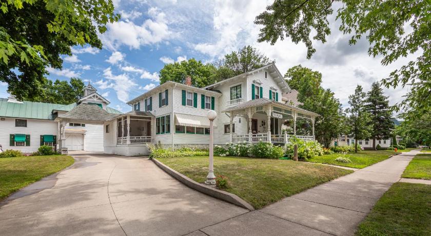 Carriage House Bed &amp; Breakfast — Hotel in Winona (MN)