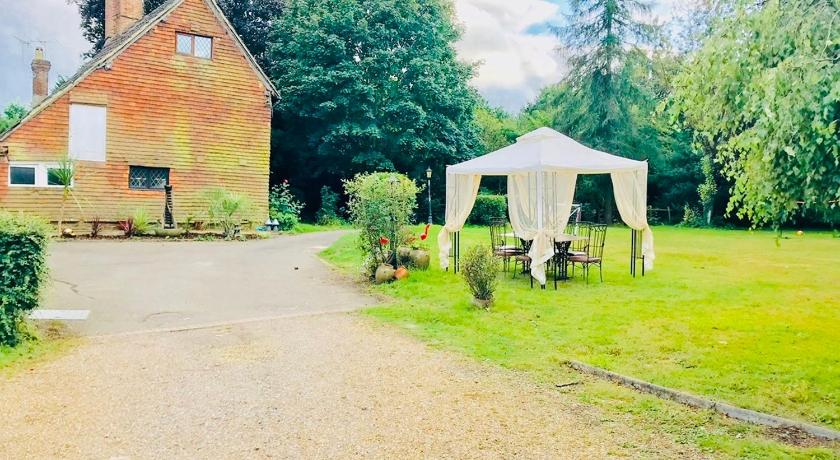 Oldlands Farmhouse Gatwick photo