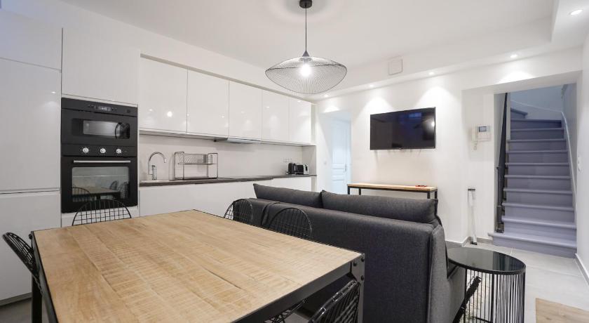 Modern Flat Close To The Eiffel Tower photo