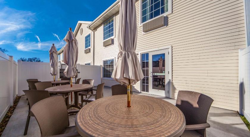 Cobblestone Inn & Suites - Holdrege