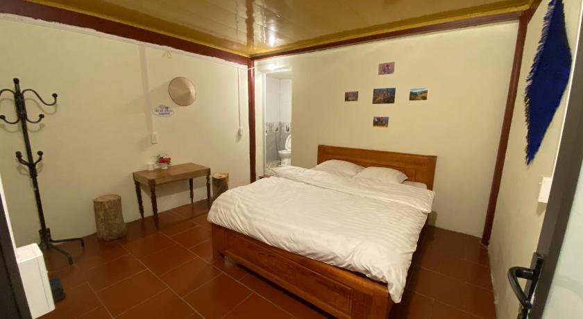 Image of Family Room with Private Bathroom 7