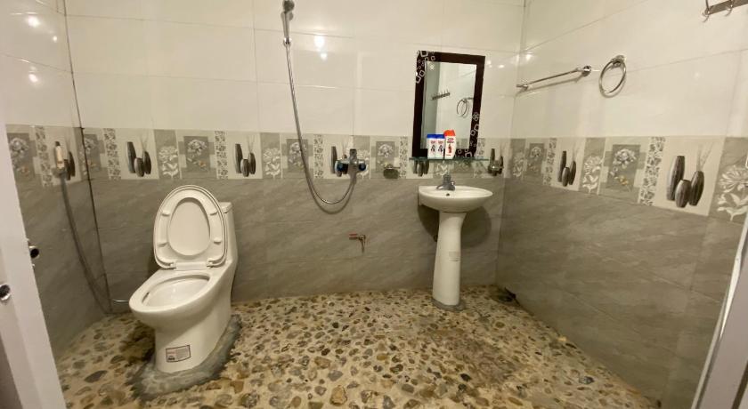 Image of Family Room with Private Bathroom 11