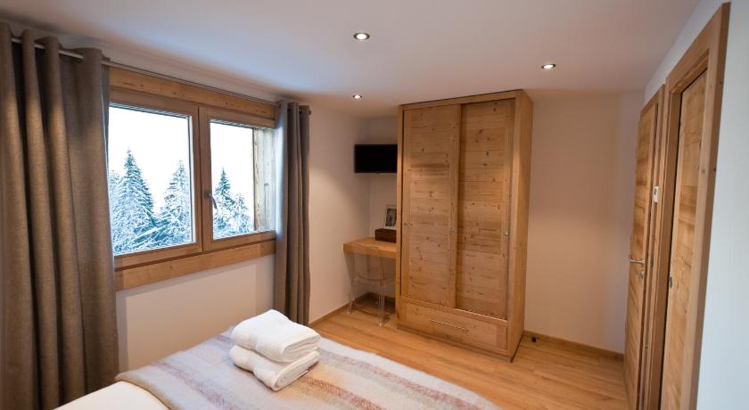 Image of Deluxe Two-Bedroom Apartment with Garden View 9