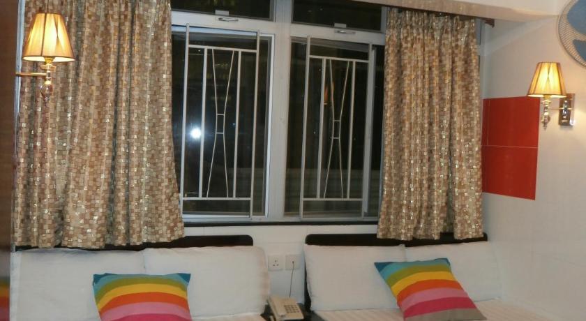 Image of Family Room 16