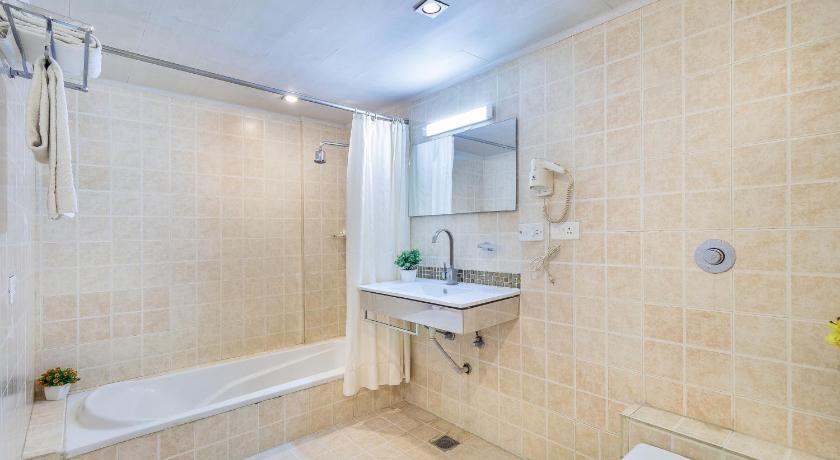 Image of Standard Suite Family 4