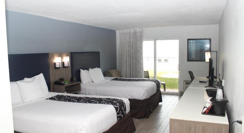 La Quinta Inn & Suites by Wyndham Oceanfront Daytona Beach