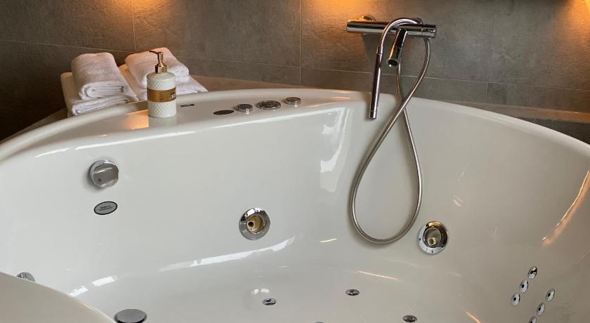 Family & Business Sauna Apartments Klonowa nad Zalewem, Unikat SPA - 2 Bedroom with Private Sauna, J