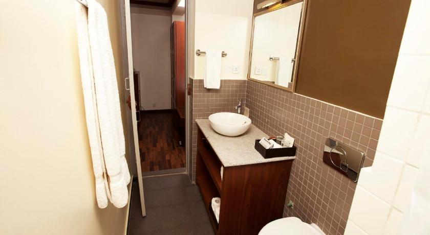 Image of Deluxe King Room 16