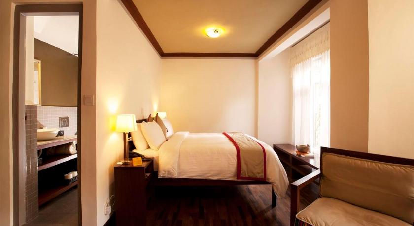 Image of Deluxe King Room 4