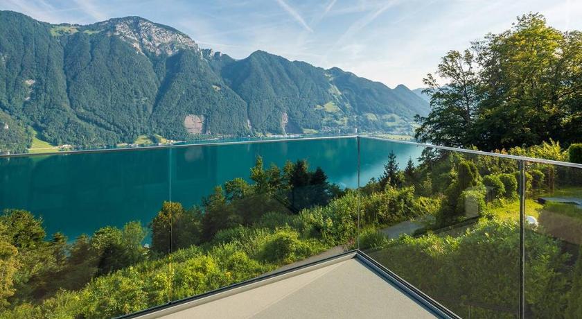 Exklusives Chalet mit traumhafter See- und Bergsicht photo
