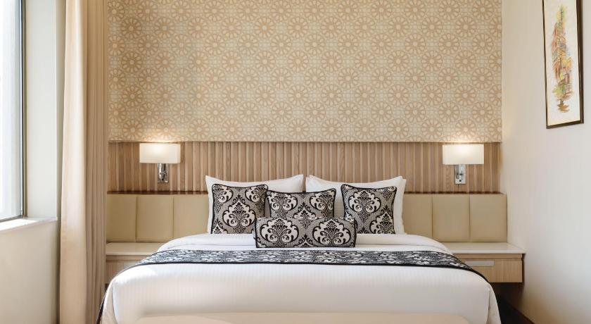Image of 1 King Bed, Deluxe Room, Smoking 1