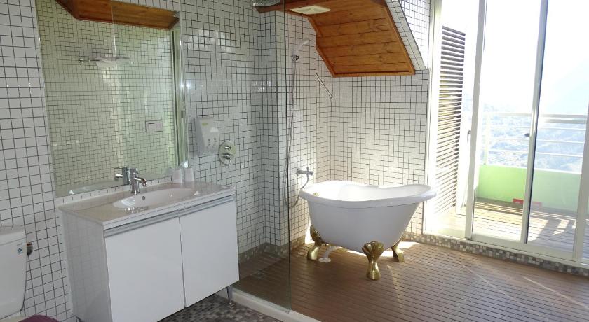 a bathroom with a sink, toilet and tub, Sunnydale B&B in Nantou