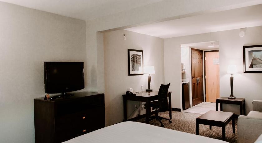 Wingate by Wyndham Chantilly / Dulles Airport photo