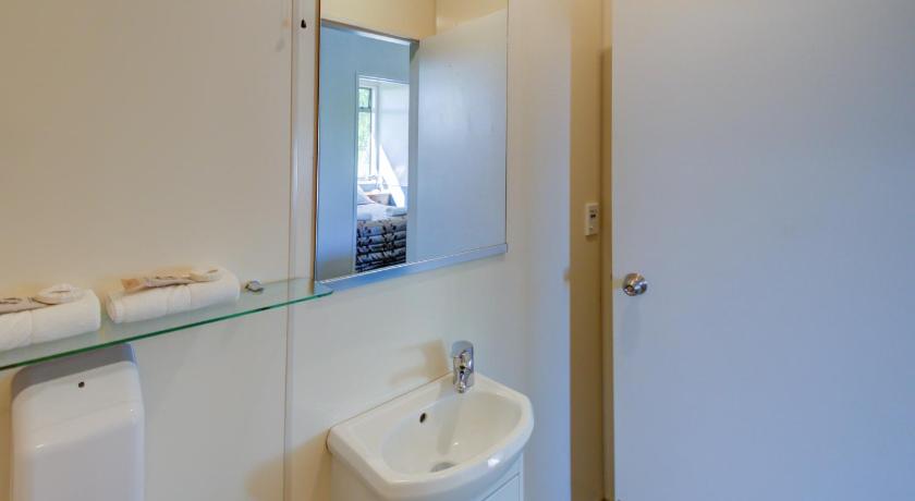 Bathroom, Te Anau Lakeview Holiday Park & Motels in Te Anau