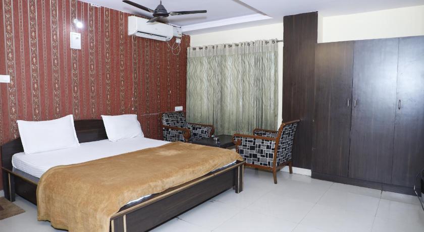 Maruthi Residency Inn photo