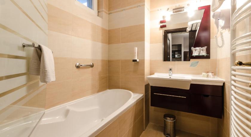 Image of Family Suite (2 Adults + 2 Children) 2