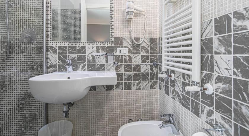 Image of Triple Room 2