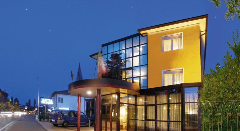 Hotel Victoria — Hotel in Bassano Del Grappa