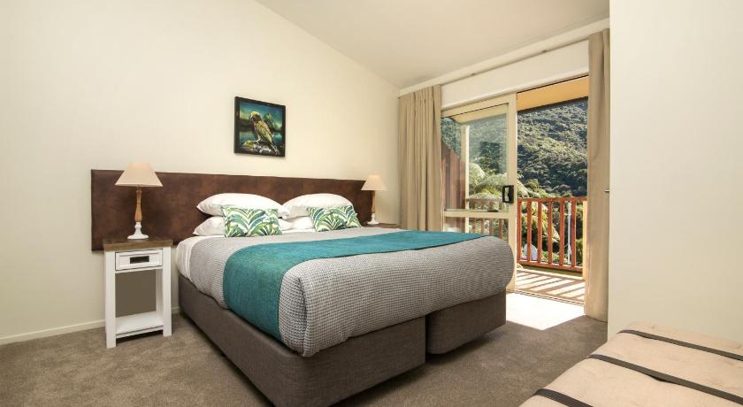 Image of Deluxe Suite with Sea View 0
