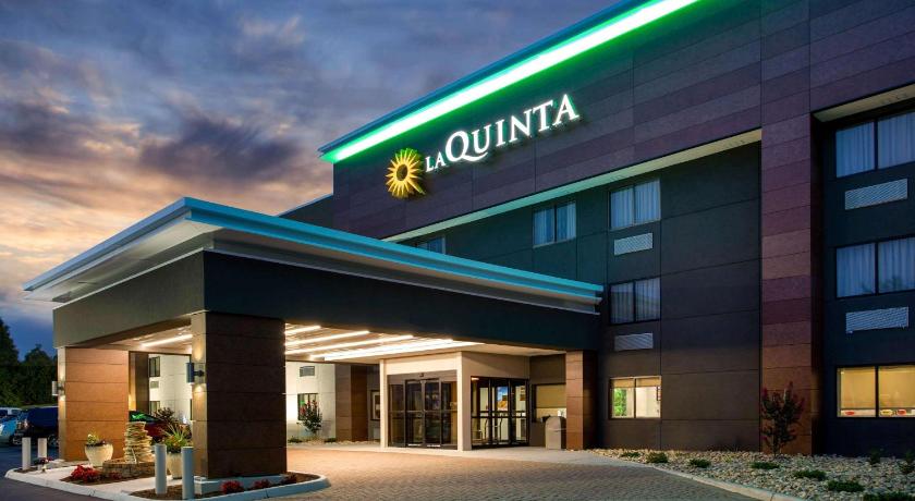 La Quinta Inn by Wyndham Roanoke Salem photo