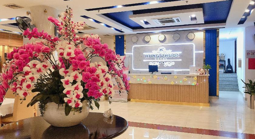 a vase filled with flowers sitting on top of a table, Hung Phuoc Hotel in Bình Dương