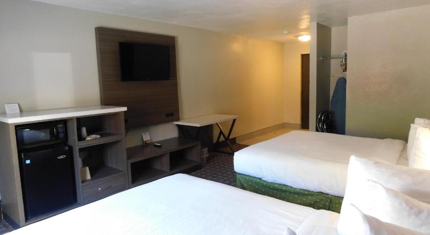 Image of 2 Queen Beds Accessible Non-Smoking 3