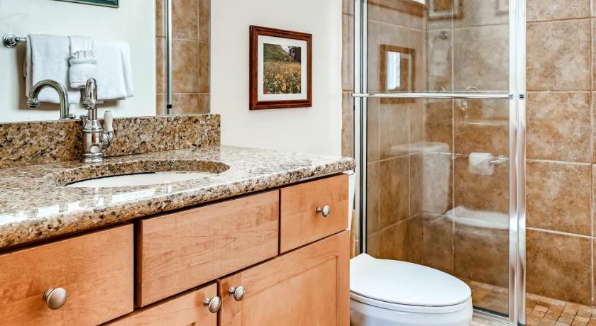Two-Bedroom Condo at Streamside Lane photo