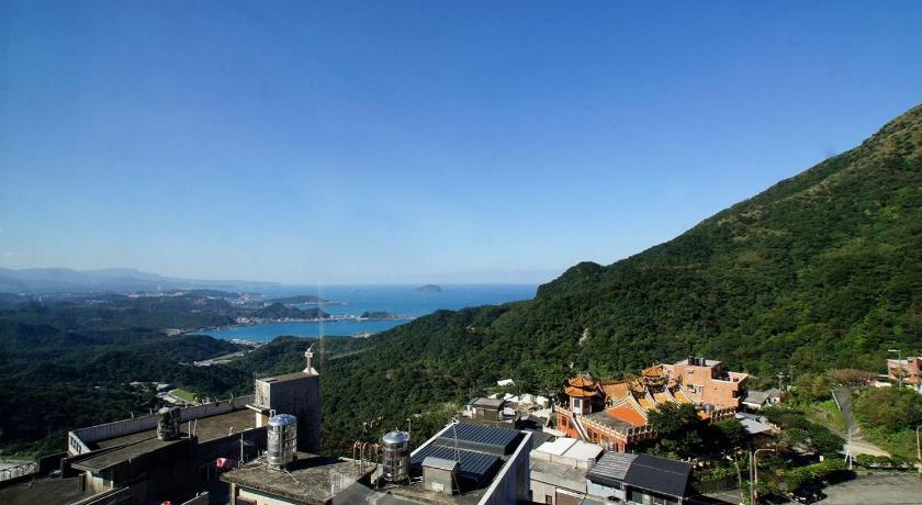 Jiufen Old Street Seaview Homestay (next to the family supermarket, bus stop 1 min walk)