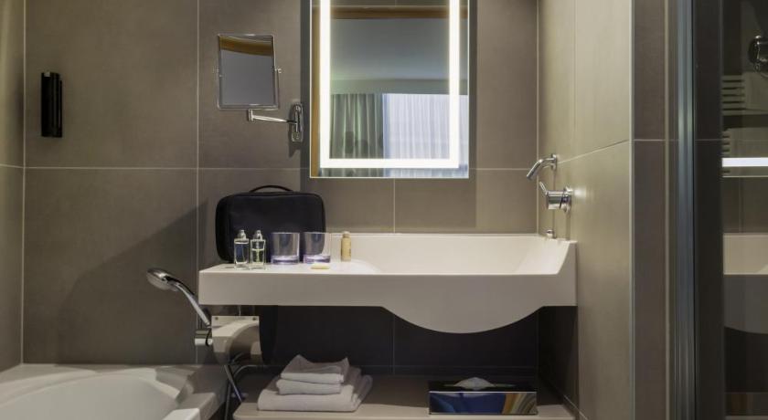 Imagine din Superior Suite with a double bed and sofa bed. For up to 2 adults and 2 children 2