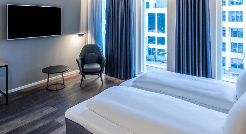 Image of Mobility Accessible Superior Room 4