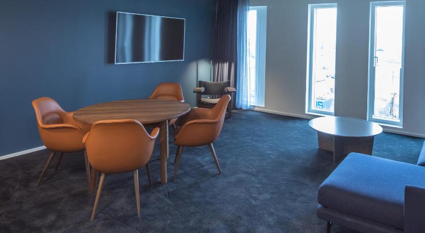 Image of Executive Suite 6