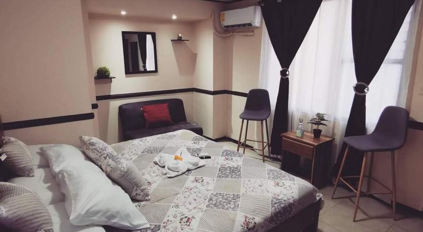 Toucan Hostel — Hotel in Alajuela