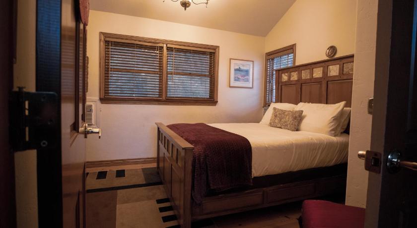 Tucker Peak Lodge photo