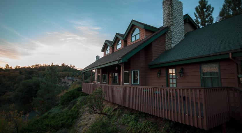 Tucker Peak Lodge