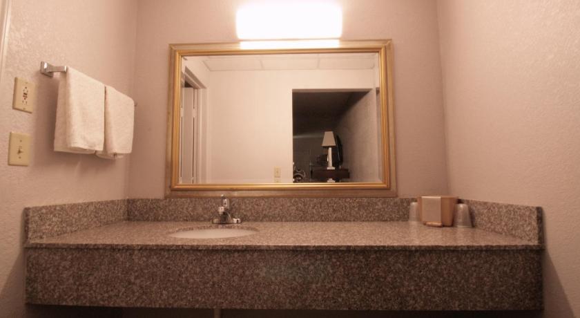 Economy Inn photo